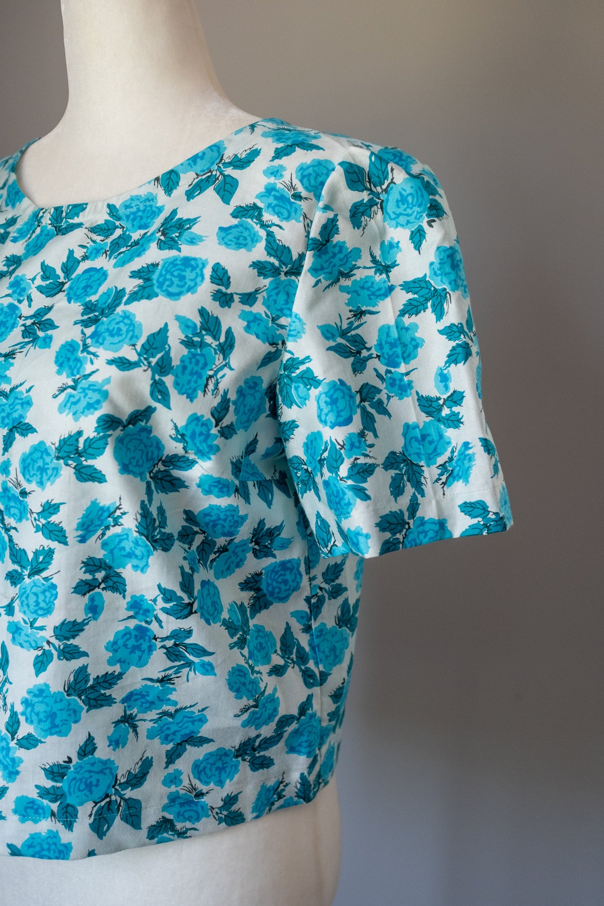 Summer Cropped Blouse - Blue Rose Floral