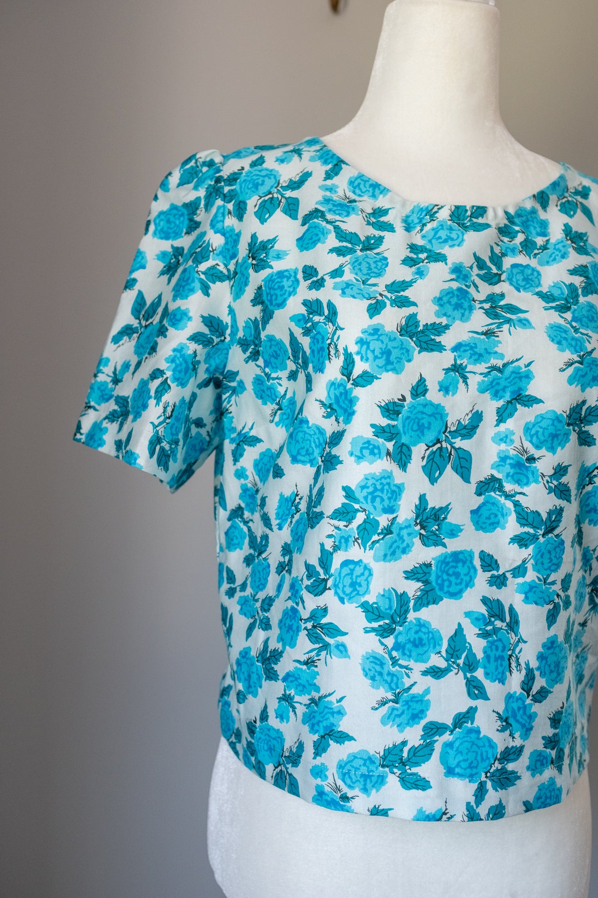 Summer Cropped Blouse - Blue Rose Floral